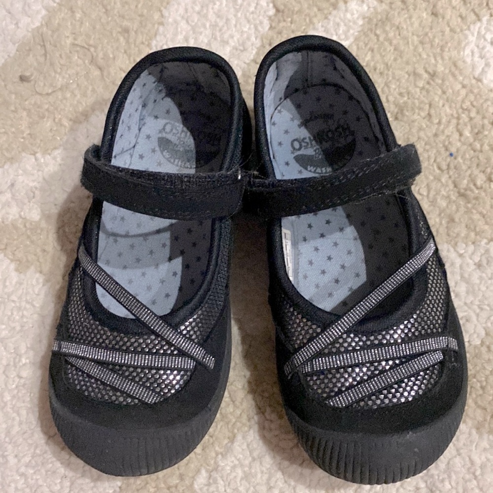 Toddler girls Velcro strap shoes
